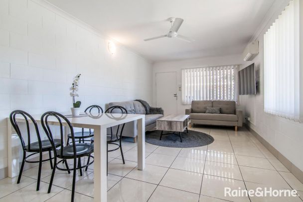 Tidy Modern Unit - Minutes from the CBD - Photo 1