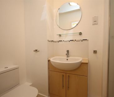 2 bedroom Apartment to let - Photo 6