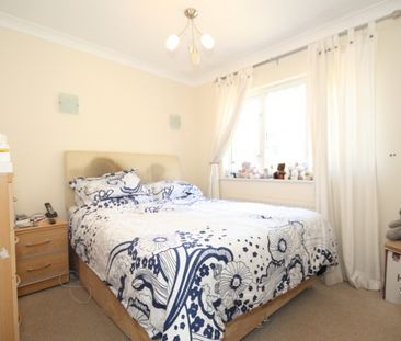 Knaphill, Woking - Photo 3