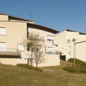 appartement à louer en rez de jardin avec balcon - Photo 2