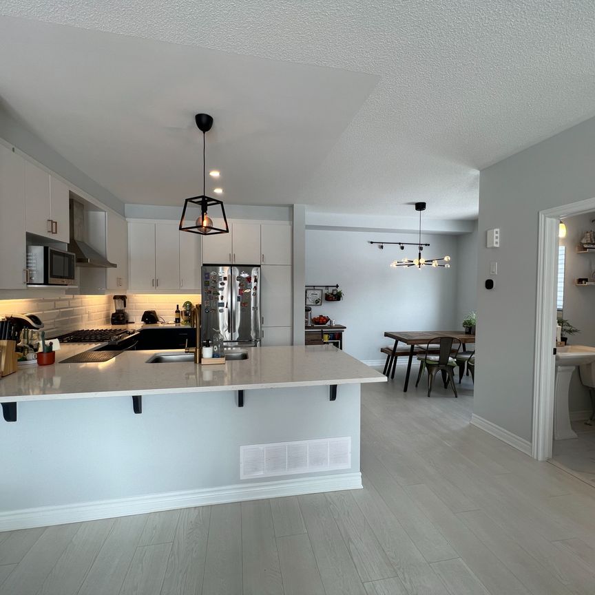 For Lease - 279 SQUADRON Crescent, Manor Park - Cardinal Glen and Area, Ontario - Photo 1