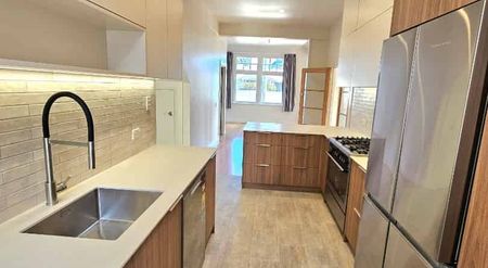 Strandon - 5 Bedroom, 5 Bathroom - Photo 4