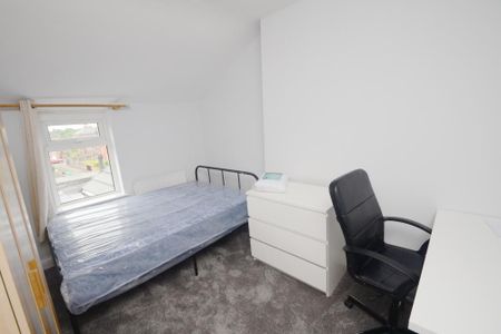 4 bedroom terraced house to rent - Photo 3