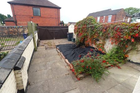 4 bedroom terraced house to rent - Photo 4