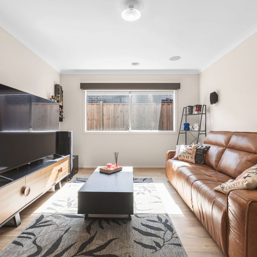 Stylish Family Living in Prime Wollert Location! - Photo 1