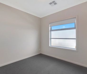 5 Wyong Crescent - Photo 1