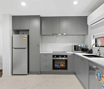 Modern 2BR Townhouse close to CBD - Photo 4