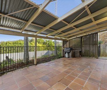 SPACIOUS FAMILY HOME WITH VIEWS AND A POOL! - Photo 2