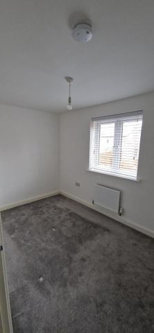 3 bedroom semi-detached house to rent - Photo 4