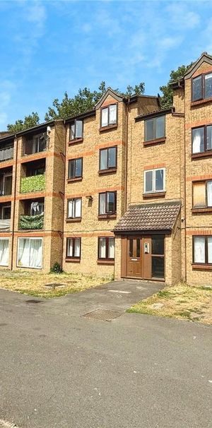 3 bedroom flat to rent - Photo 1