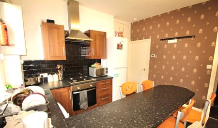 4 Bed - 7 Welton Place, Hyde Park, Leeds - LS6 1EW - Student - Photo 5