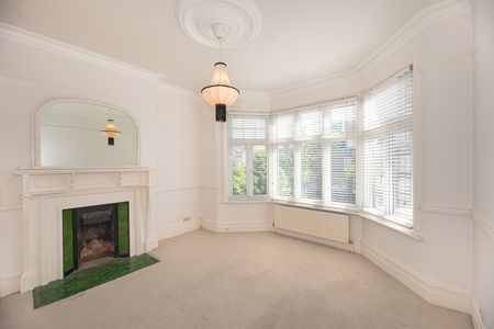 5 Bed Semi-Detached House, Queens Road, SW19 - Photo 4