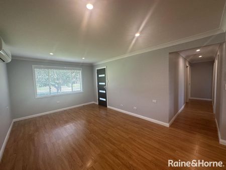 Beautifully updated 3 bedroom home - Photo 4