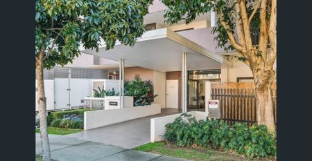 UNIT IN IDEAL GREENSLOPES LOCATION ! - Photo 2