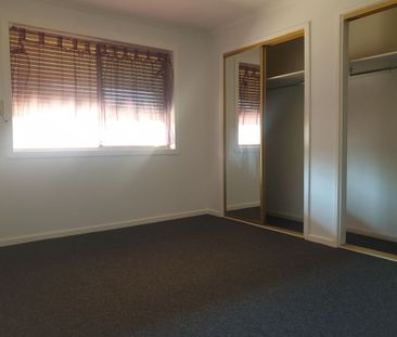 Modern Living with air conditioning! - Photo 5
