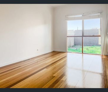 For Lease – Spacious Five-Bedroom Family Living - Photo 3