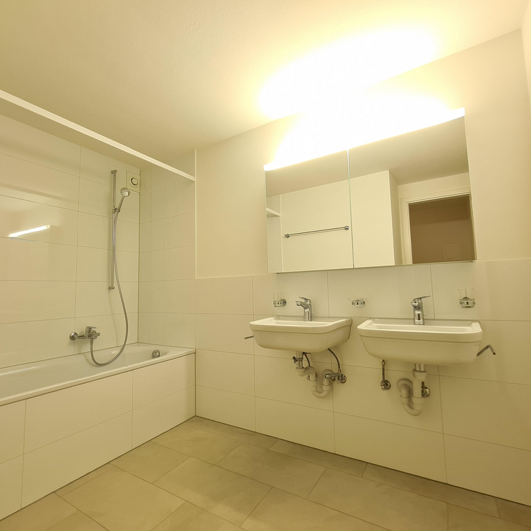 Helle und grosszügige 2-Zimmerwohnung nähe Neuweilerplatz - Photo 1