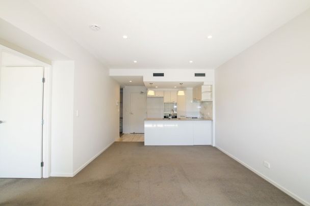 Two bedroom apartment in trendy Taringa at $530.00/w - Photo 1