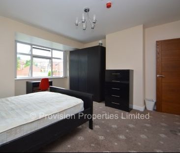 4 Bedroom Houses Near The Leeds University - Photo 2