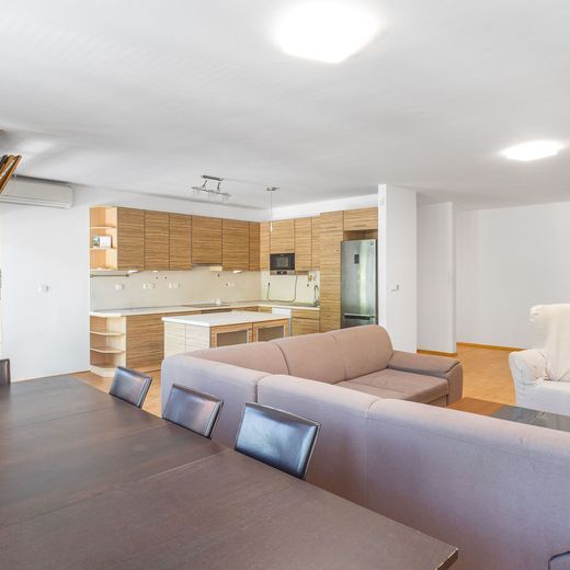 4i byt pre tých, čo hľadajú domov | 120 m², lodžia, garáž | Rozadol, Ružinov - Photo 1