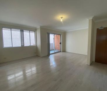 “Renovated 2 Bedroom Unit in Liverpool” - Photo 5