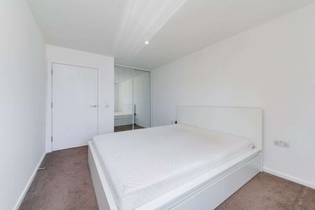 Bright & spacious one bedroom apartment overlooking Regent's Canal. - Photo 5