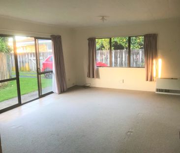 This is a very tidy easy-care home, features three double bedrooms,... - Photo 6