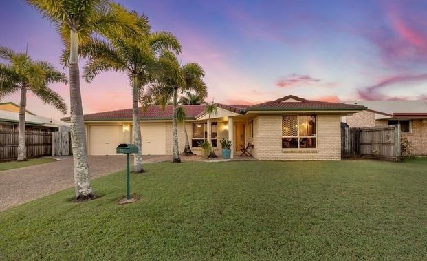 Well designed lowset brick home with shed and spa - Photo 1