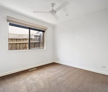 MODERN 3 BEDROOM FAMILY HOME - Photo 3