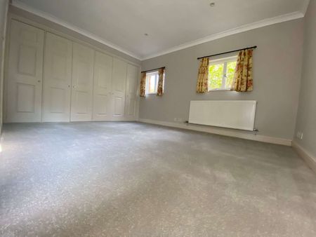 River House is an attractive 4 bedroom conversion of a Victorian brick-built barn, set beneath a pitched tiled roof in Atherstone on Stour. - Photo 2