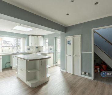 5 bedroom semi-detached house to rent - Photo 5