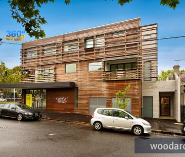Modern Dual-Level Apartment in the Heart of Carlton! - Photo 5