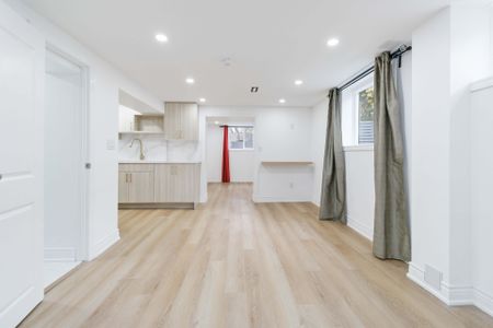 For Lease - 233 Maurice Drive Unit# Lower unit, Oakville, Ontario - Photo 2