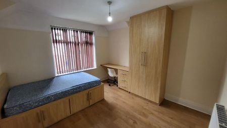 5 bedroom semi-detached house to rent - Photo 4