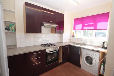 2 bedroom Flat to let - Photo 4