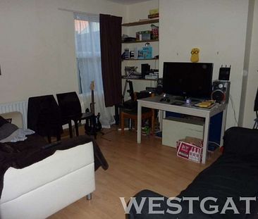 5 Bed - St Peters Road, University Area - Photo 2