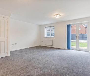 4 bedroom detached house to rent - Photo 2