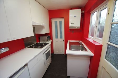 2 bedroom | Terraced house - Photo 4