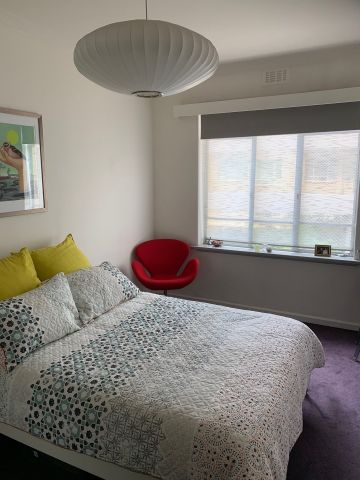 Live on Fawkner Park in landmark building - Photo 4