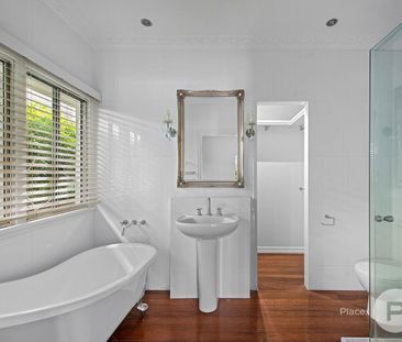 IDEAL FAMILY HOME IN IDEAL LOCATION - Photo 6