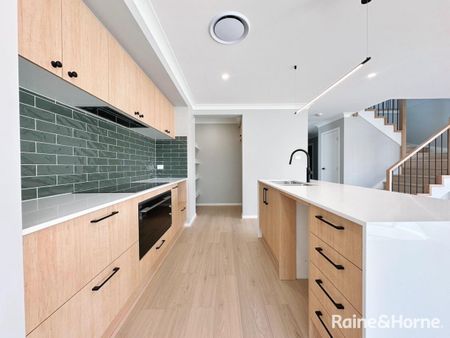 Brand New Four Bedroom Family Home In Prime Location! - Photo 5