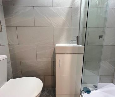 Raymond Crescent , Guildford, GU2 - Photo 3