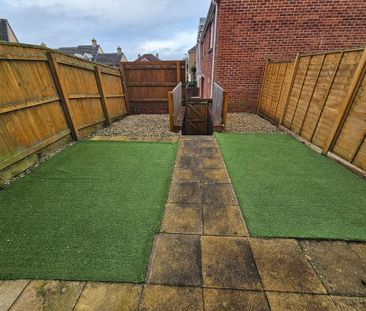 3 bedroom semi-detached house to rent - Photo 5