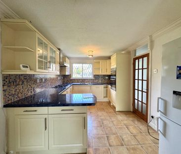 3 bedroom end of terrace house to rent - Photo 5