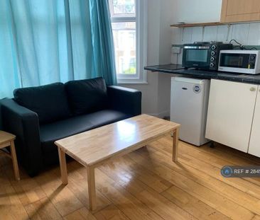 Studio to rent - Photo 3