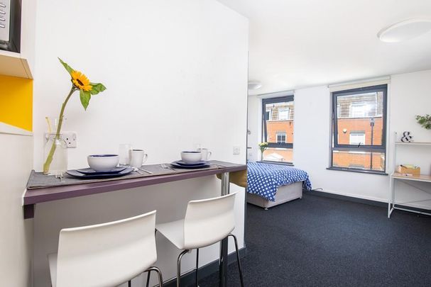 Studio to rent - Photo 1