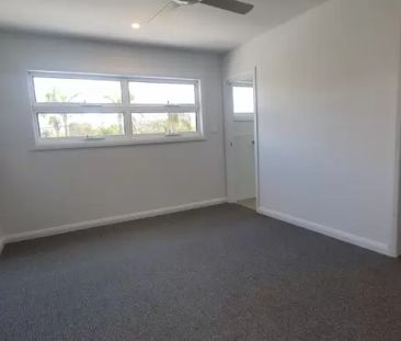 Contemporary Villa - Photo 5