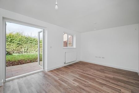 3 bedroom semi-detached house to rent - Photo 2