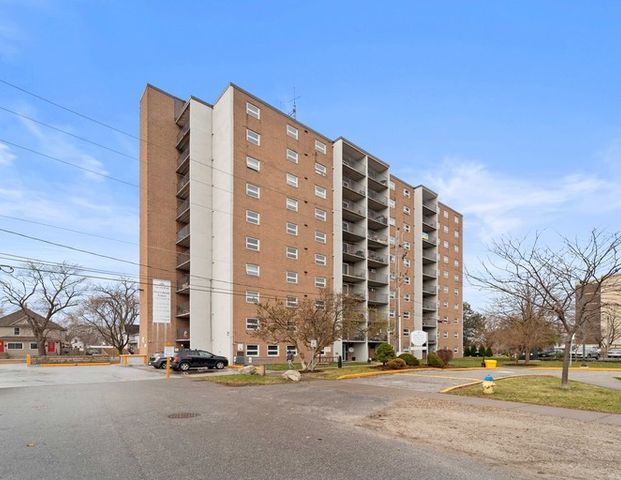 Rivershore Tower | 3400 Erskine St., Windsor - Photo 1