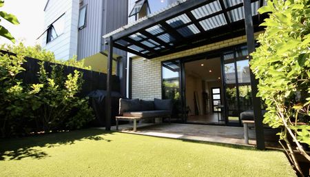 COMFORTABLE! TOWNHOUSE LIVING - Photo 2